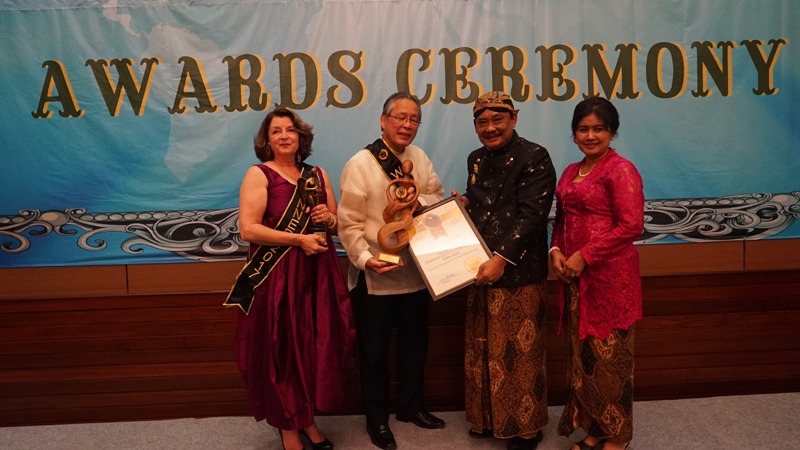 Noel and Kathryn Izon Received Best Film World Humanitarian Awards